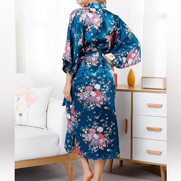 Mustard Seed Silky Blue Floral Kimono Short Robe Attached Belt Sexy Loungewear - Picture 11 of 13